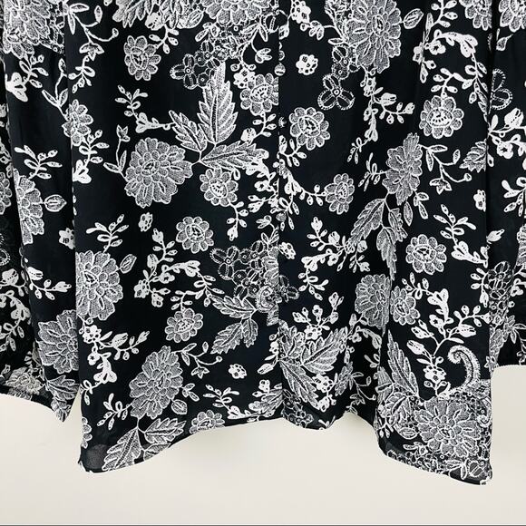 NWT Lane Bryant black white floral chiffon button v neck balloon sleeve top 28 - Picture 4 of 9